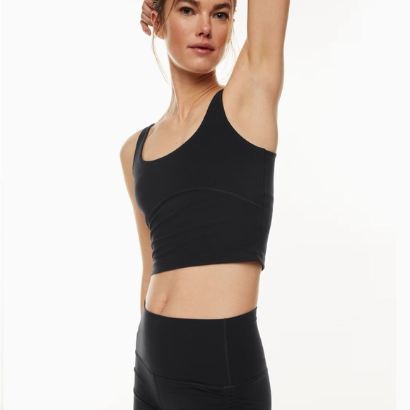 Aritizia TnaBUTTER Bound Tank
Light-support sports tank with built-in bra XS EUC - Picture 2 of 6